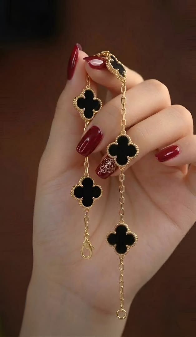 Van Cleef 2-in-1 Reversible Bracelet Elegant Design Perfect for Daily Wear3765301