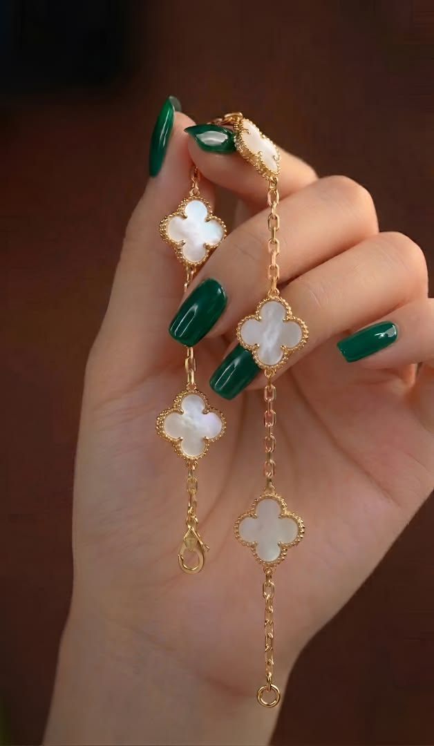 Van Cleef 2-in-1 Reversible Bracelet Elegant Design Perfect for Daily Wear3765301